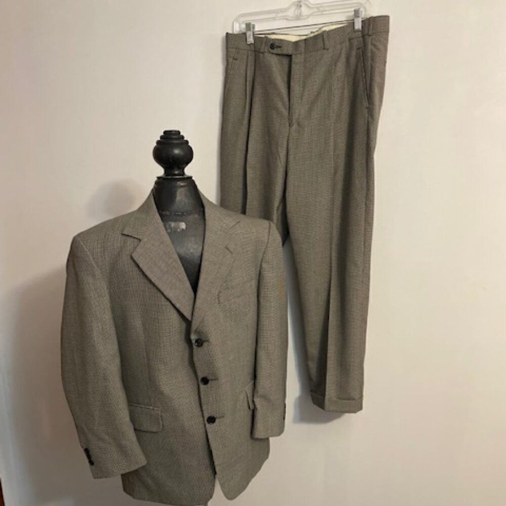 Barry Manufacturing Black/Gray Plaid suit, size 40